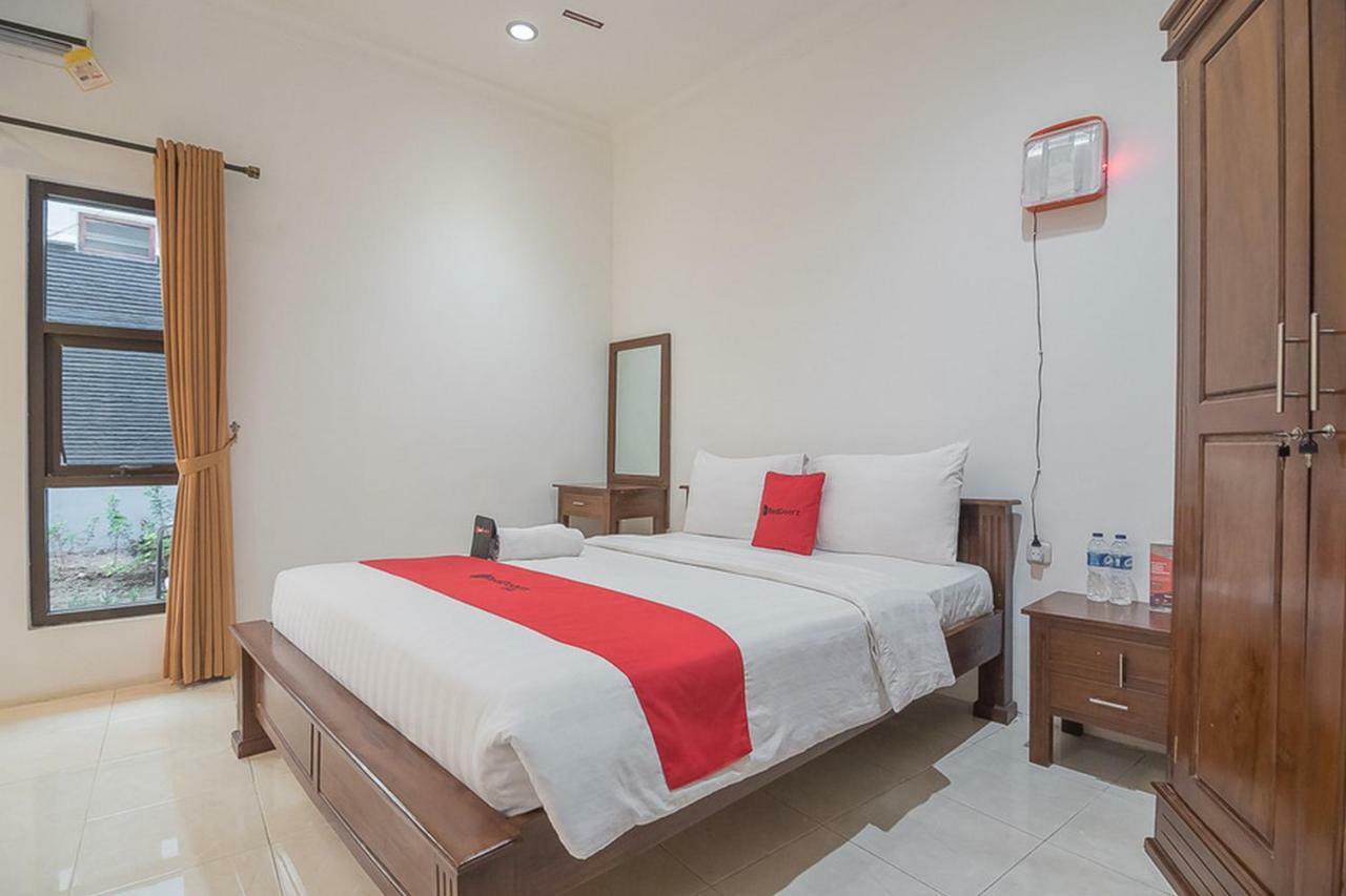 Reddoorz Near Jatinangor Town Square Hotel Екстериор снимка