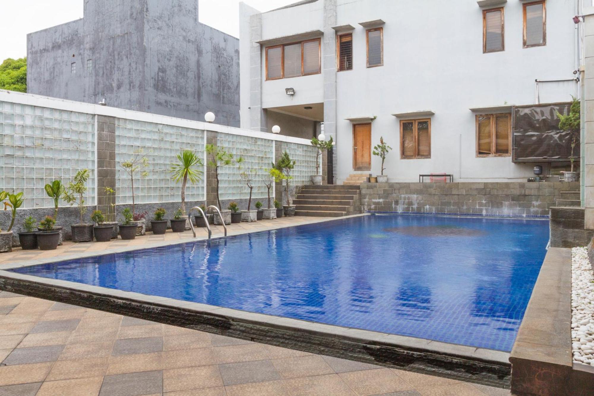 Reddoorz Near Jatinangor Town Square Hotel Екстериор снимка